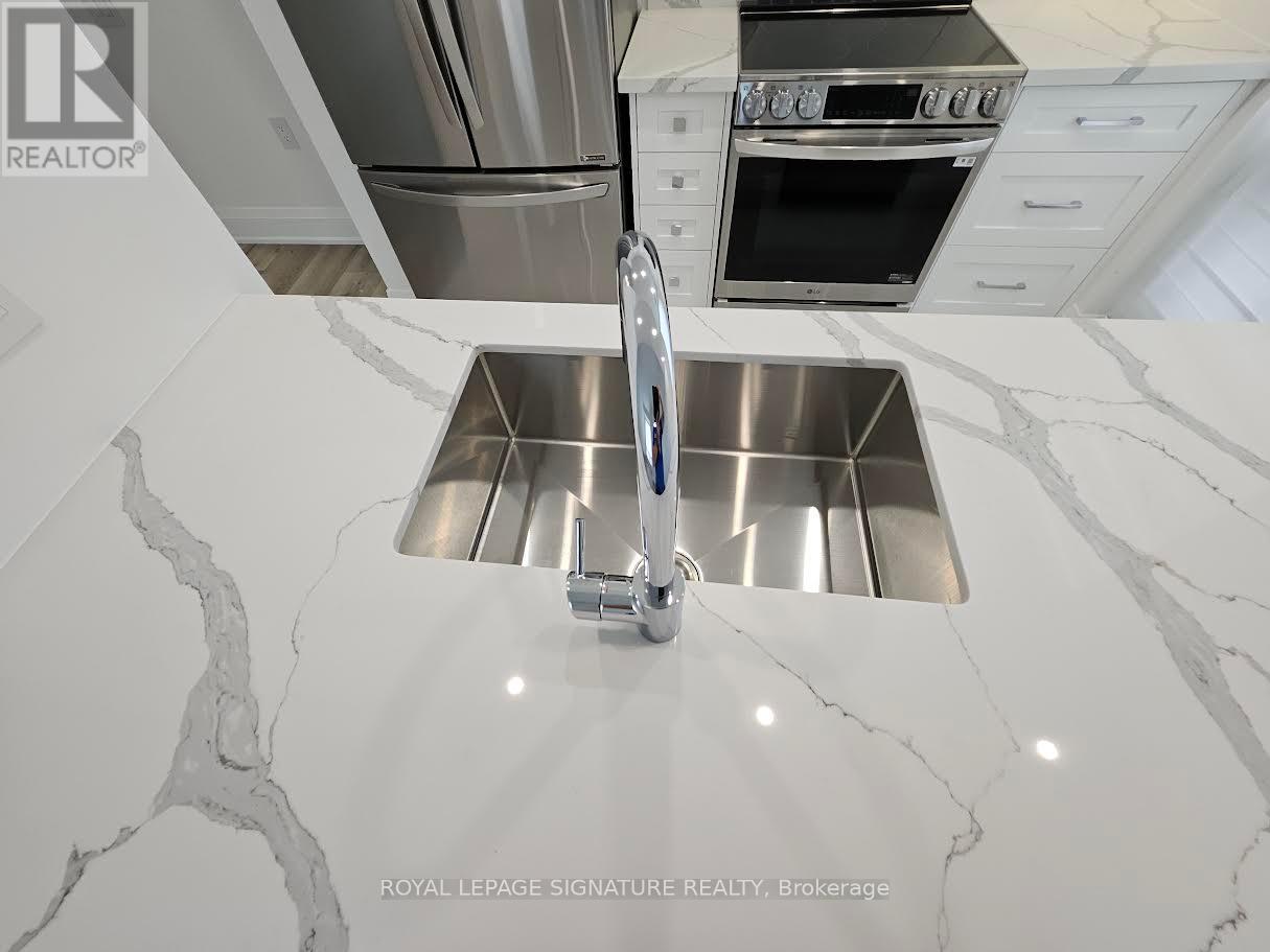 1602 - 85 Bloor Street E, Toronto, Ontario  M4W 3Y1 - Photo 3 - C12272929
