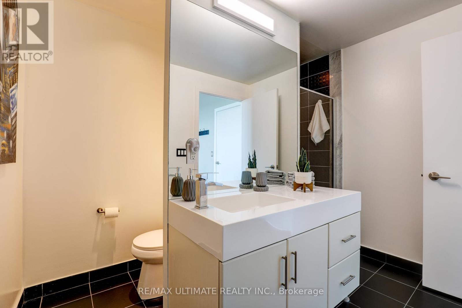 807 - 35 Brian Peck Crescent, Toronto (Leaside), Ontario  M4G 0A5 - Photo 16 - C12272983