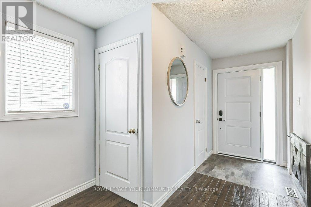Property at 44 CANADIAN OAKS DRIVE image 3