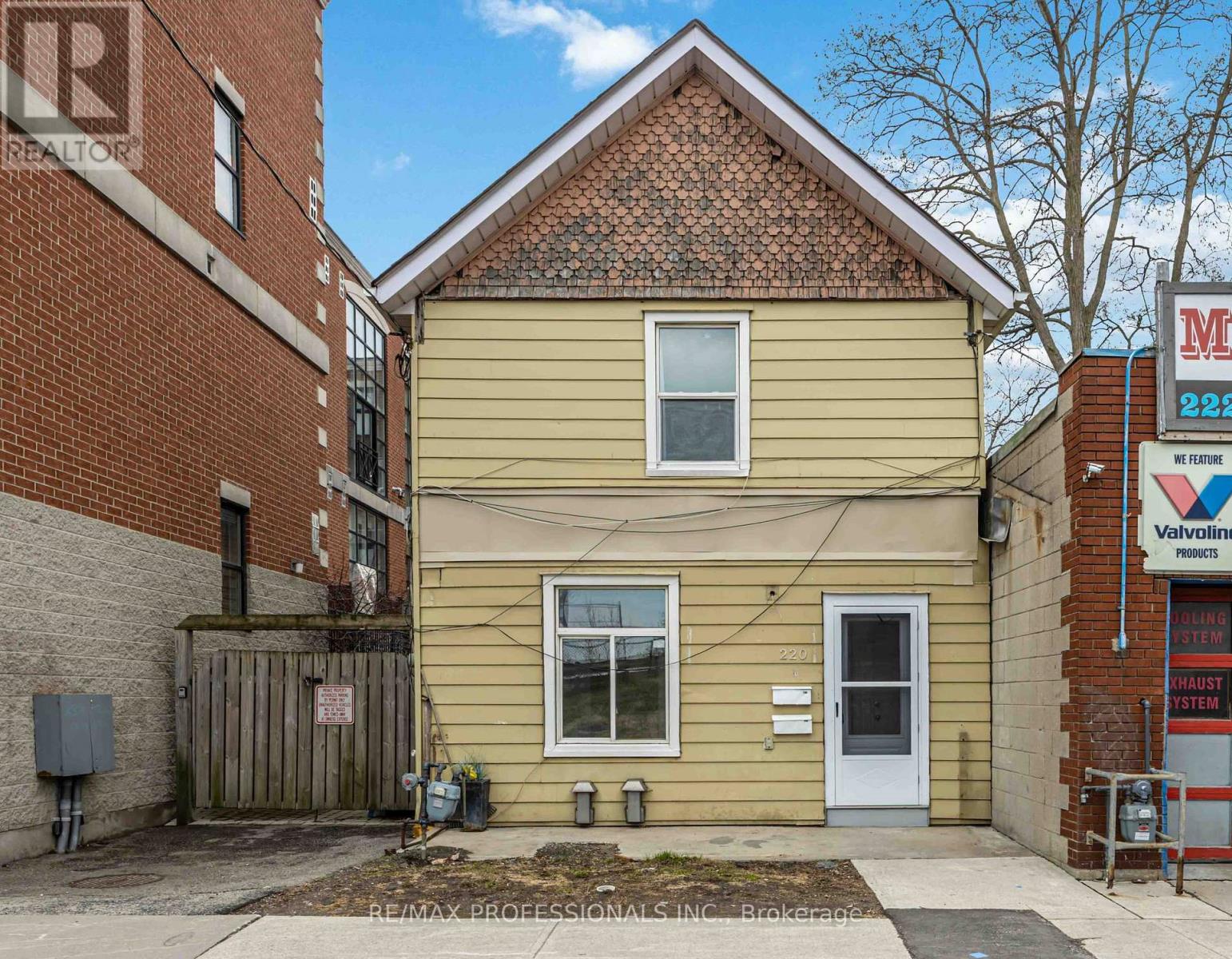 Property at 220 MAIN STREET image 3