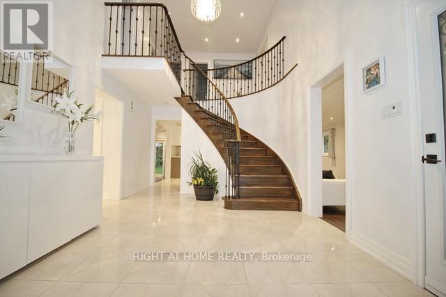 304 Firglen Ridge, Vaughan, Ontario  L4L 1N7 - Photo 11 - N12272784