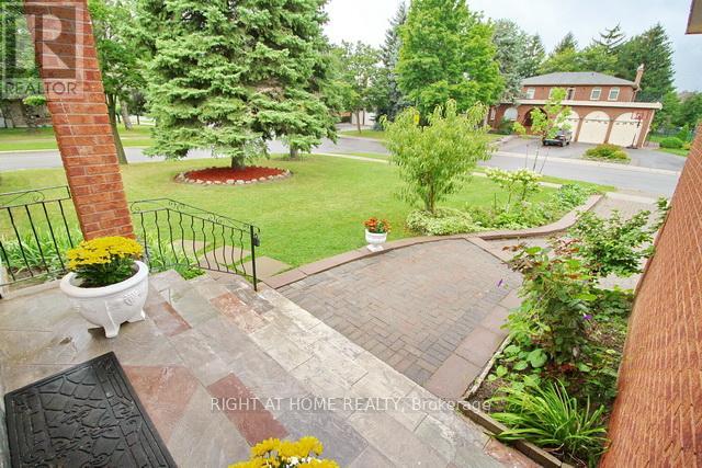 304 Firglen Ridge, Vaughan, Ontario  L4L 1N7 - Photo 6 - N12272784