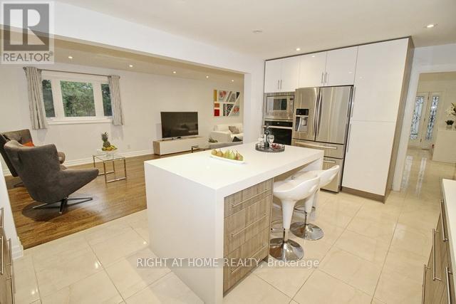 304 Firglen Ridge, Vaughan, Ontario  L4L 1N7 - Photo 9 - N12272784