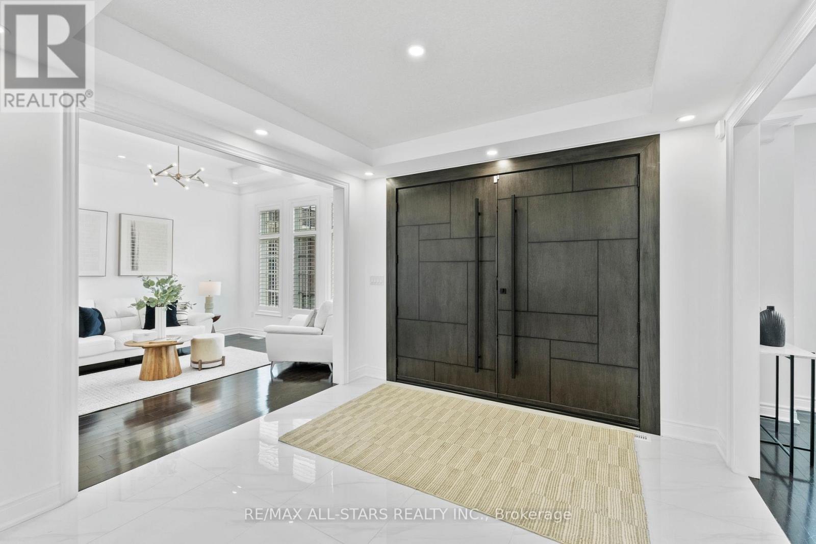 Property at 21 COUNTRY CLUB CRESCENT image 4