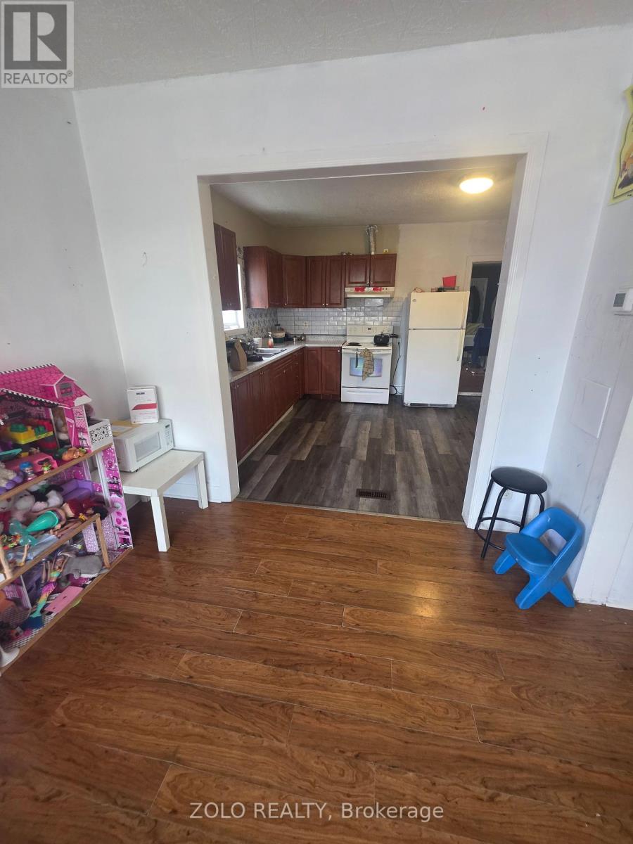 Property at 312 PRINCE ARTHUR STREET image 4