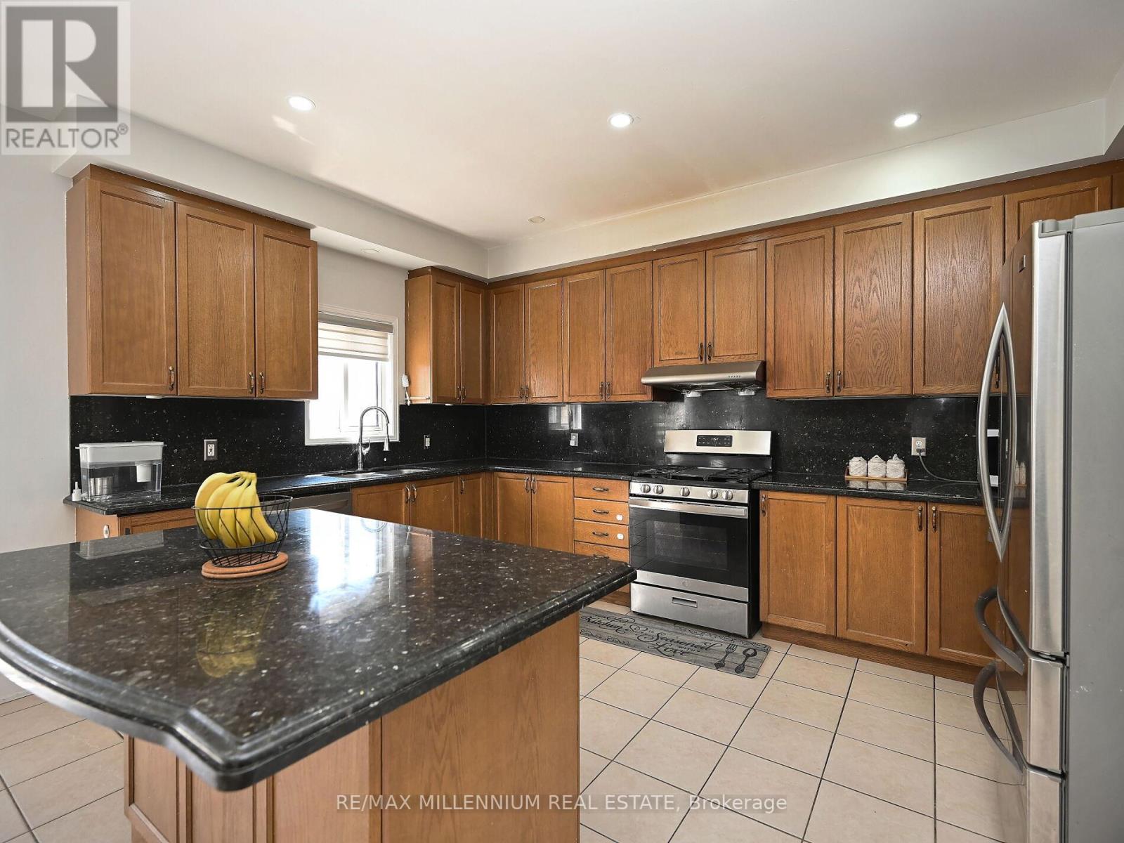 5 Freshspring Drive, Brampton (Sandringham-Wellington), Ontario  L6R 3H6 - Photo 15 - W12272875