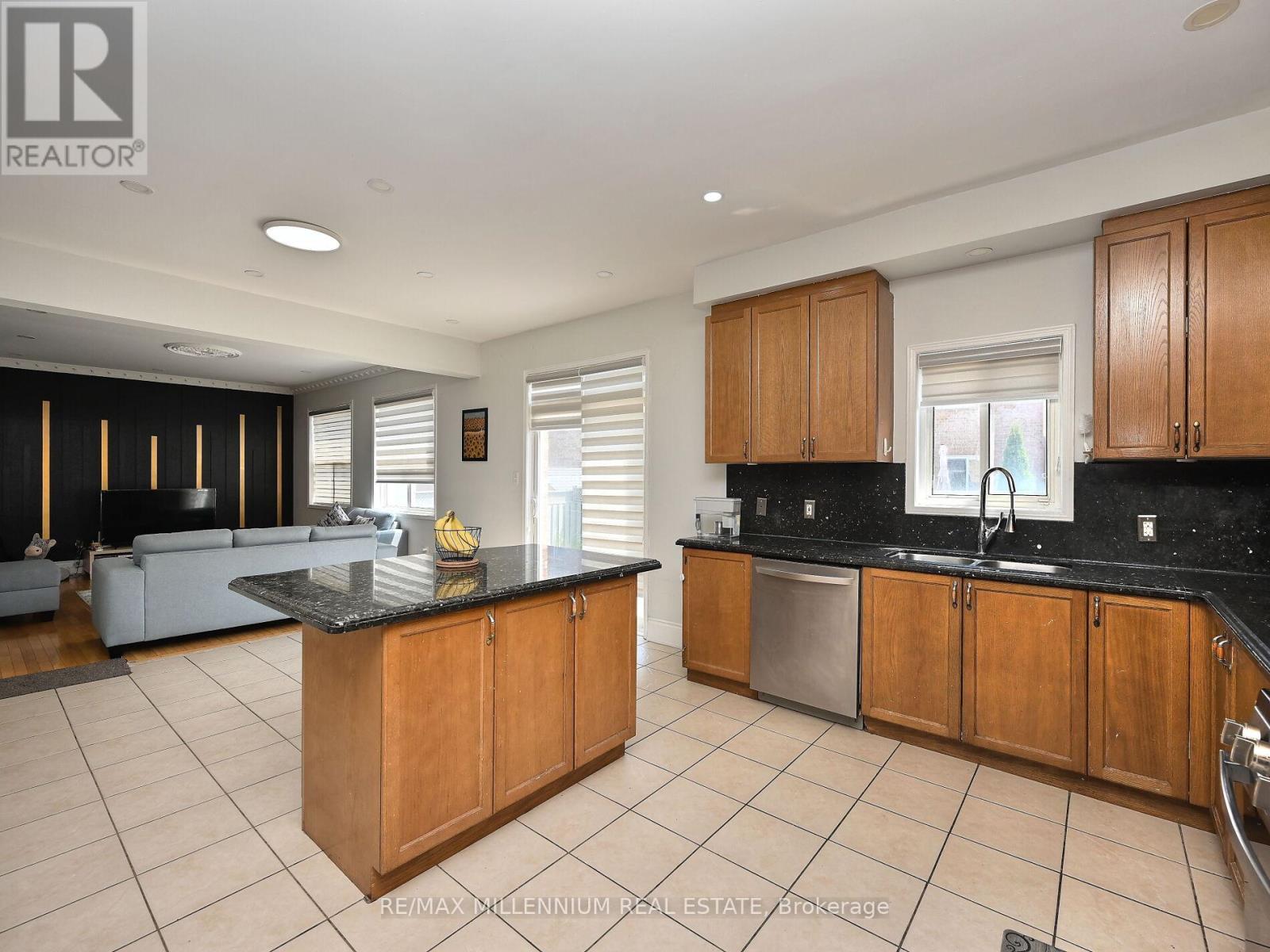 5 Freshspring Drive, Brampton (Sandringham-Wellington), Ontario  L6R 3H6 - Photo 16 - W12272875
