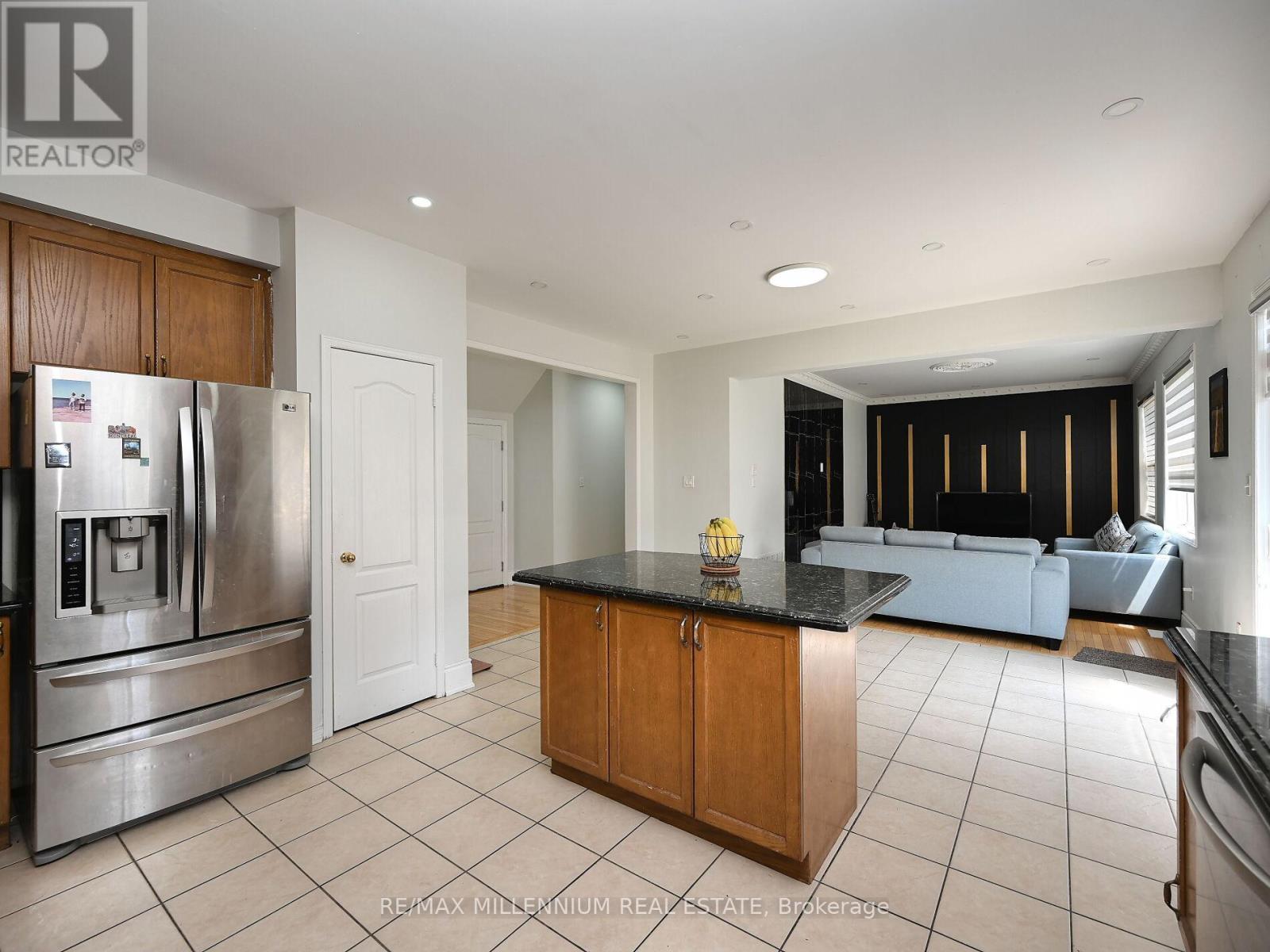 5 Freshspring Drive, Brampton (Sandringham-Wellington), Ontario  L6R 3H6 - Photo 18 - W12272875