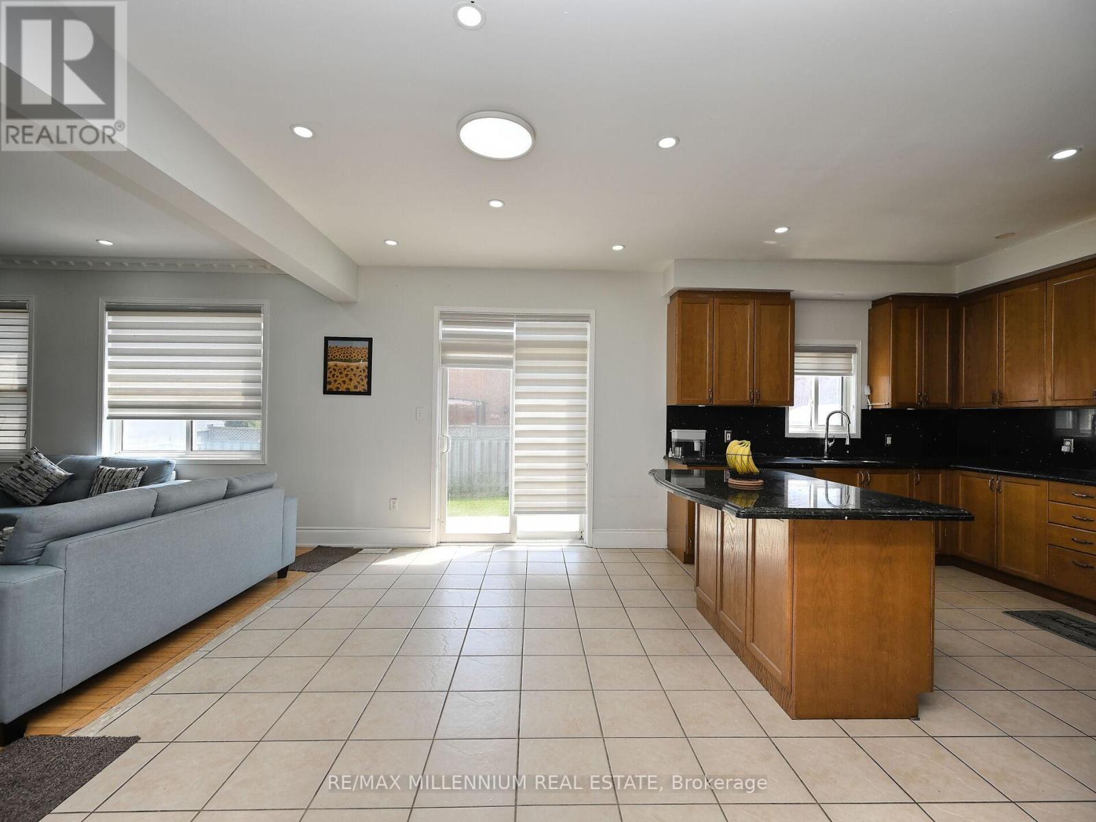 5 Freshspring Drive, Brampton (Sandringham-Wellington), Ontario  L6R 3H6 - Photo 19 - W12272875