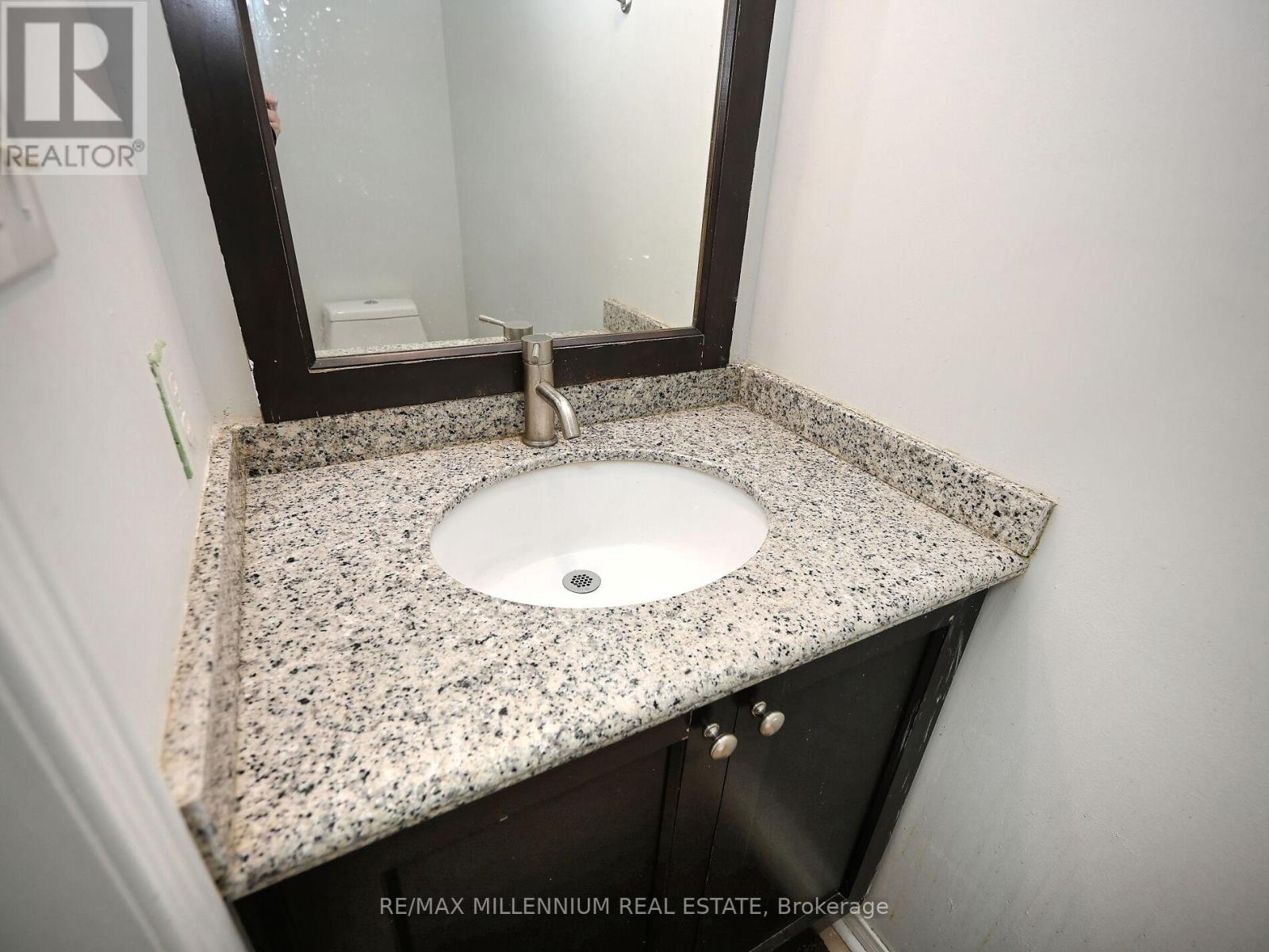 5 Freshspring Drive, Brampton (Sandringham-Wellington), Ontario  L6R 3H6 - Photo 24 - W12272875