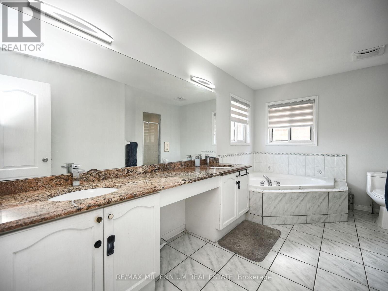 5 Freshspring Drive, Brampton (Sandringham-Wellington), Ontario  L6R 3H6 - Photo 30 - W12272875
