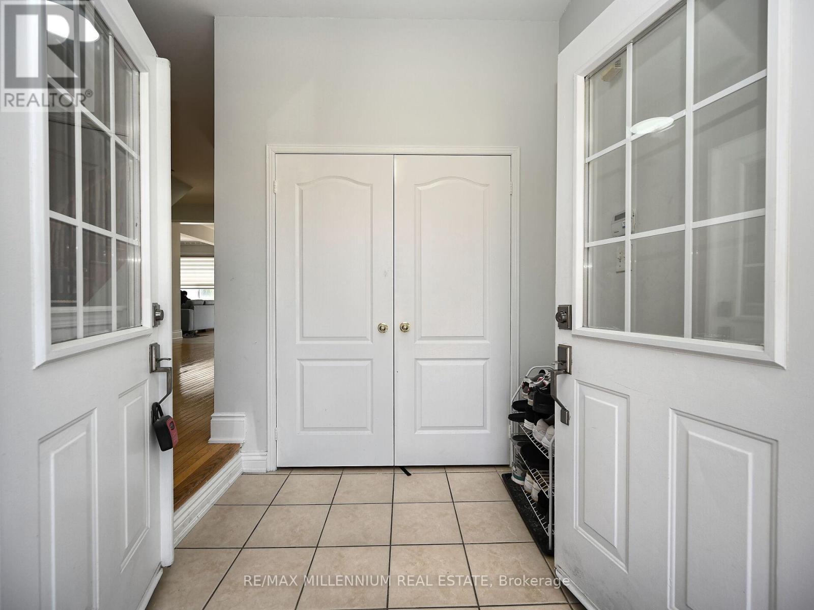 5 Freshspring Drive, Brampton (Sandringham-Wellington), Ontario  L6R 3H6 - Photo 7 - W12272875