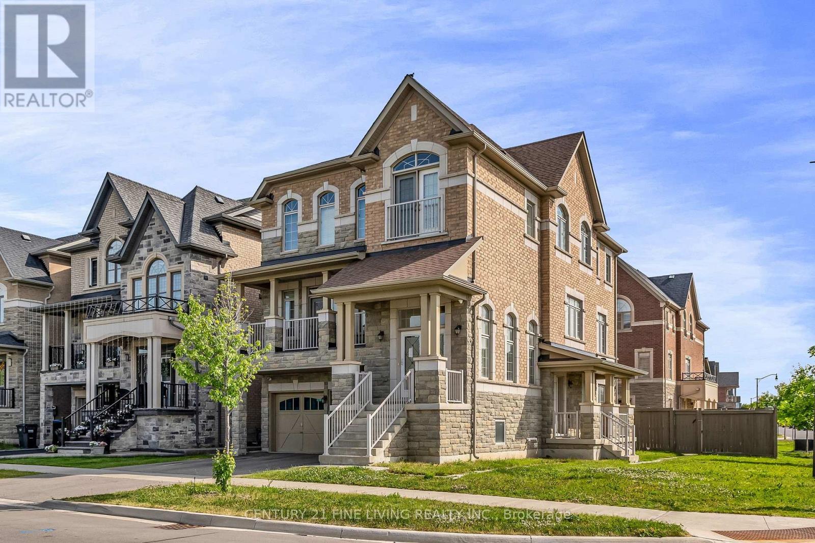 Property at 495 QUEEN MARY DRIVE image 2