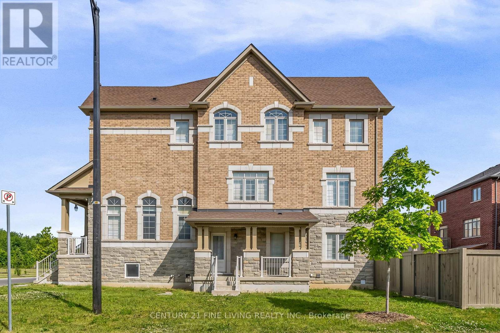 Property at 495 QUEEN MARY DRIVE image 3