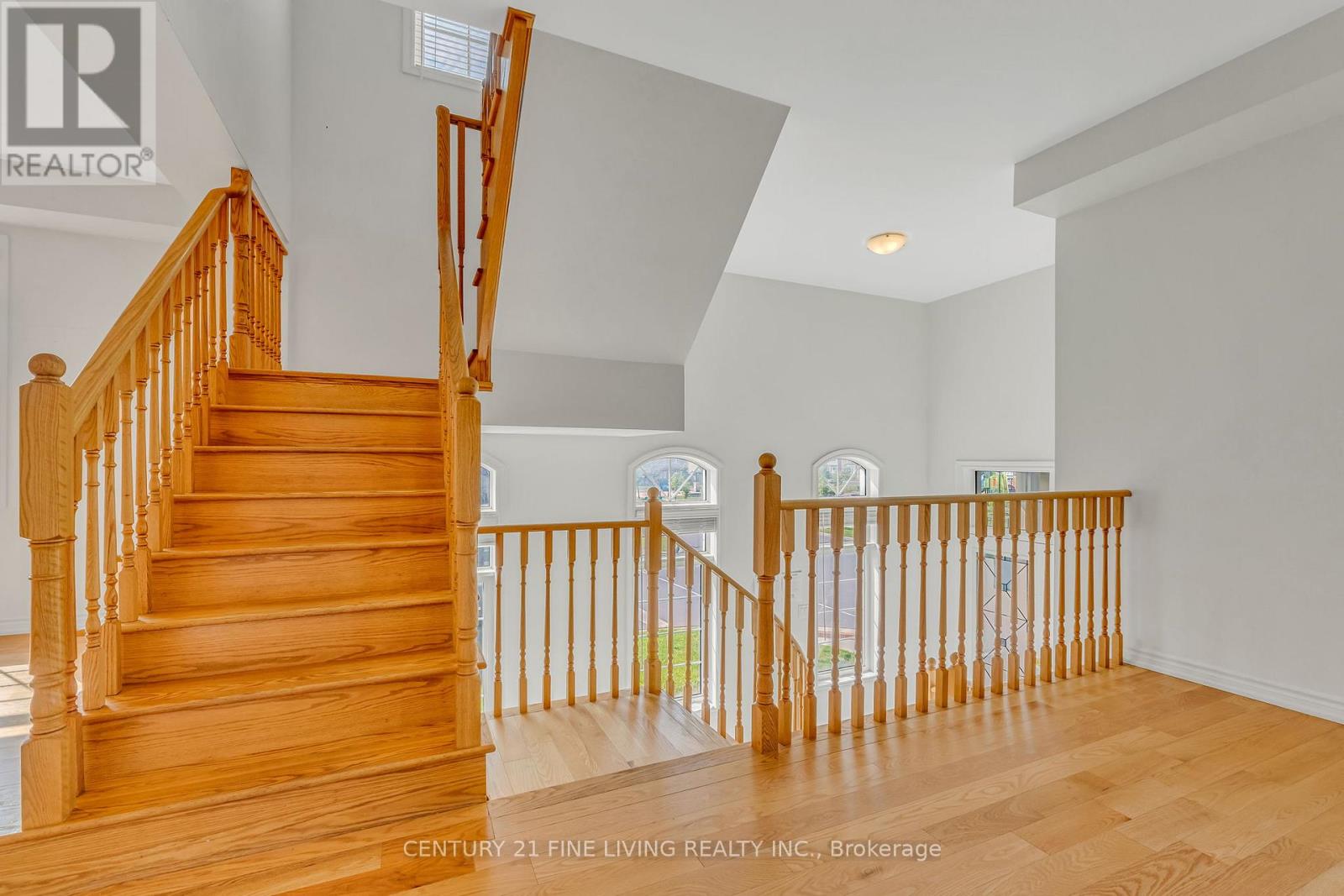 Property at 495 QUEEN MARY DRIVE image 4