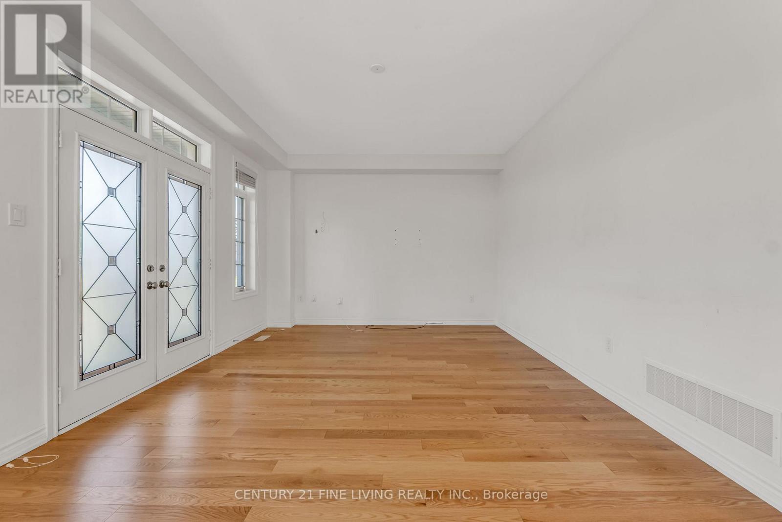 Property at 495 QUEEN MARY DRIVE image 5