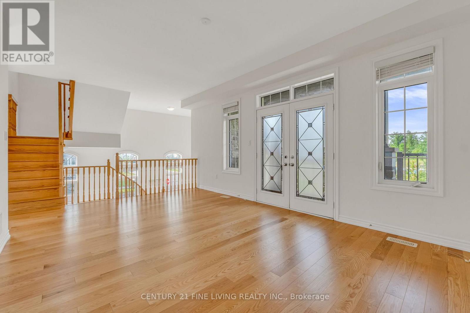 495 Queen Mary Drive, Brampton, Ontario L7A 4Y1 - Photo 6 - W12272978