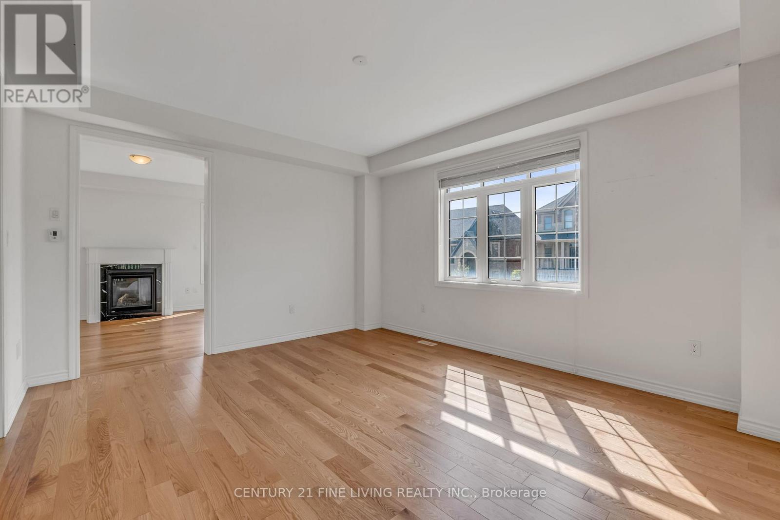 495 Queen Mary Drive, Brampton, Ontario L7A 4Y1 - Photo 8 - W12272978