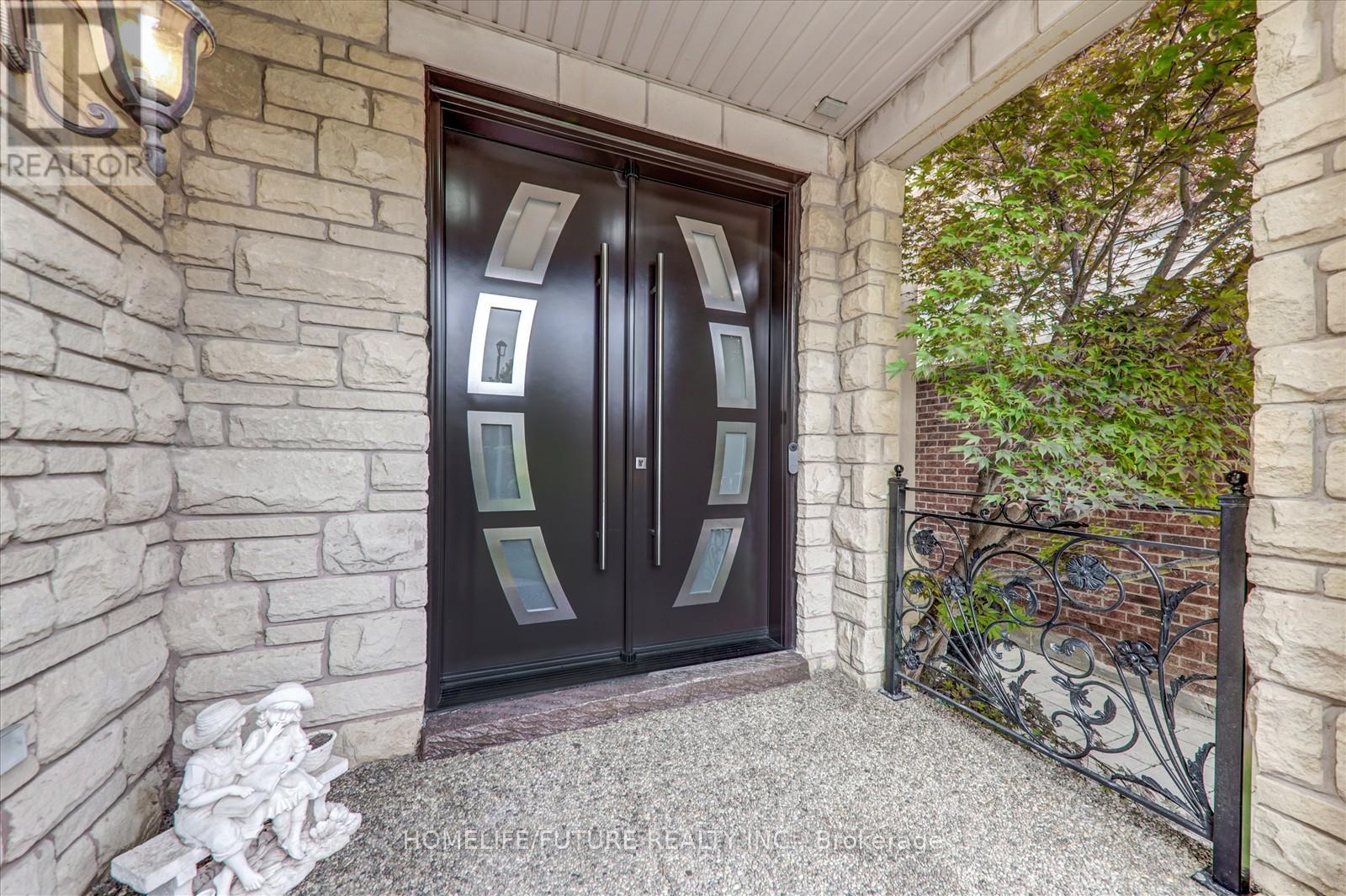 Property at 28 BILLANCOURT CRESCENT image 5