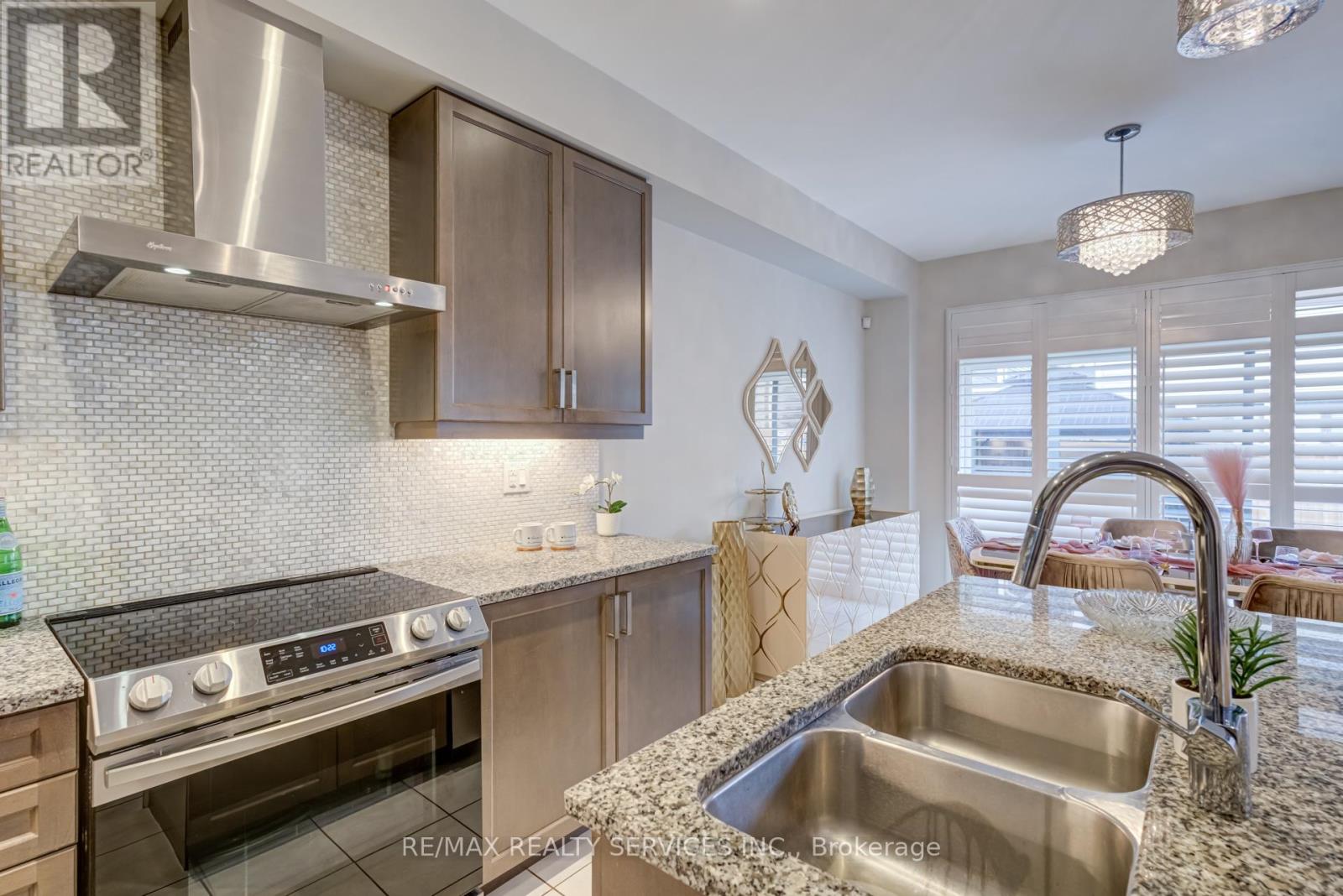 18 Lise Lane, Haldimand, Ontario  N3W 0C8 - Photo 9 - X12272677