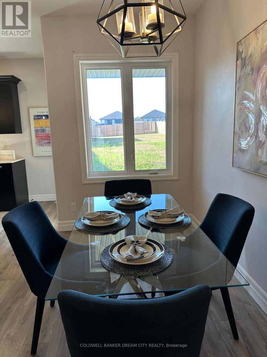 Property at 28 MATHEOS CRESCENT image 3