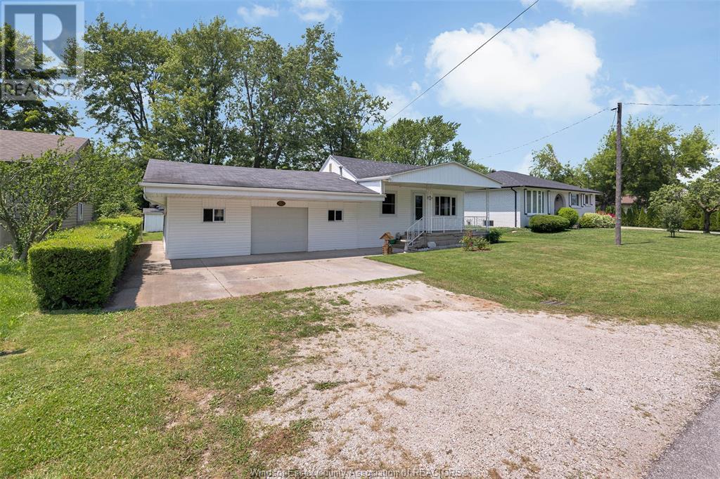 Property at 211 DUBOIS AVENUE image 3