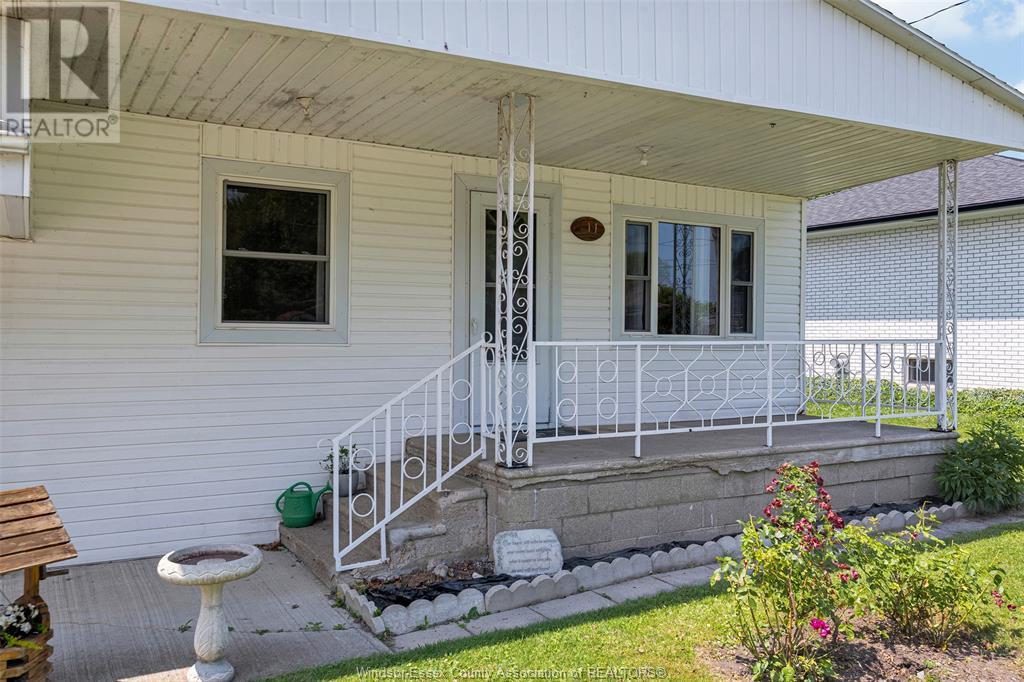 Property at 211 DUBOIS AVENUE image 4