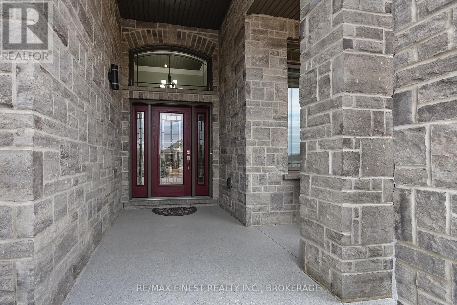 246 Pauline Tom Avenue, Kingston, Ontario  K7K 0G1 - Photo 4 - X12041264