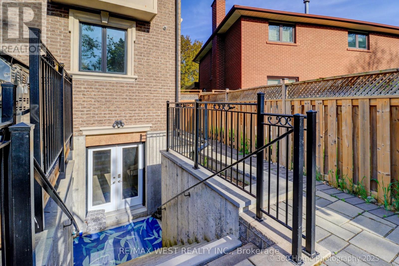 336 Pine Trees Court, Richmond Hill, Ontario  L4C 5N4 - Photo 45 - N12271065