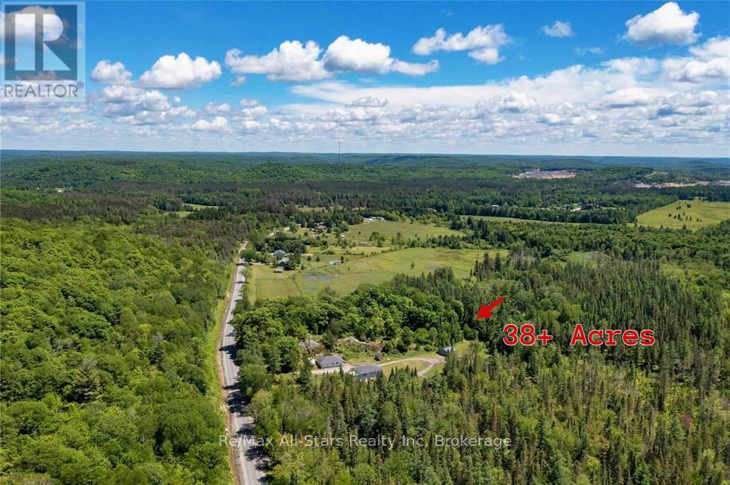 410 Etwell Road, Huntsville (Stisted), Ontario  P1H 2J2 - Photo 7 - X12273214