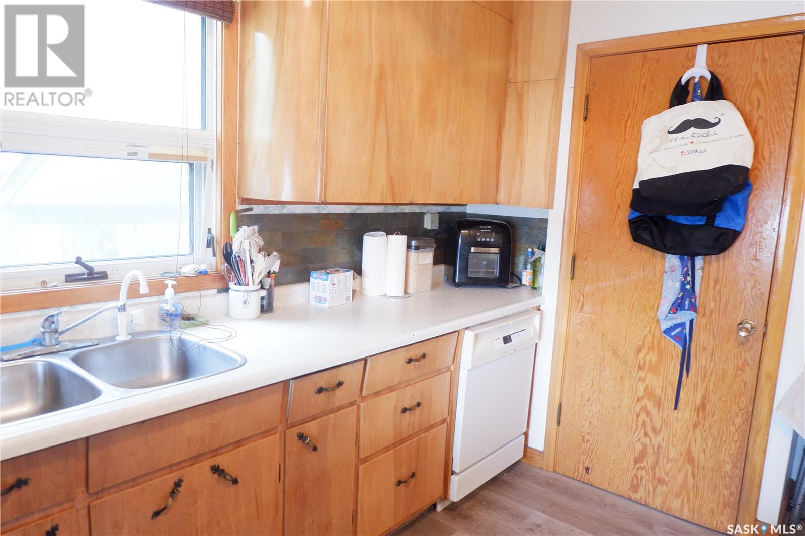 Property at 220 6th AVENUE E image 5