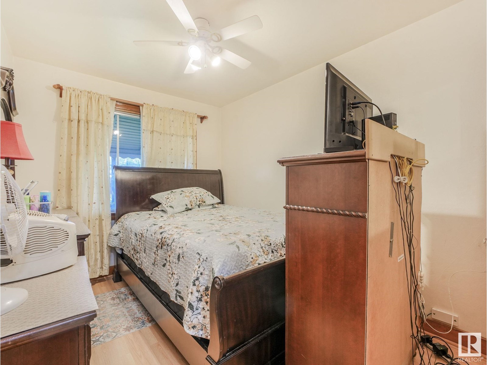 Property at 11825 70 Street NW NW image 2