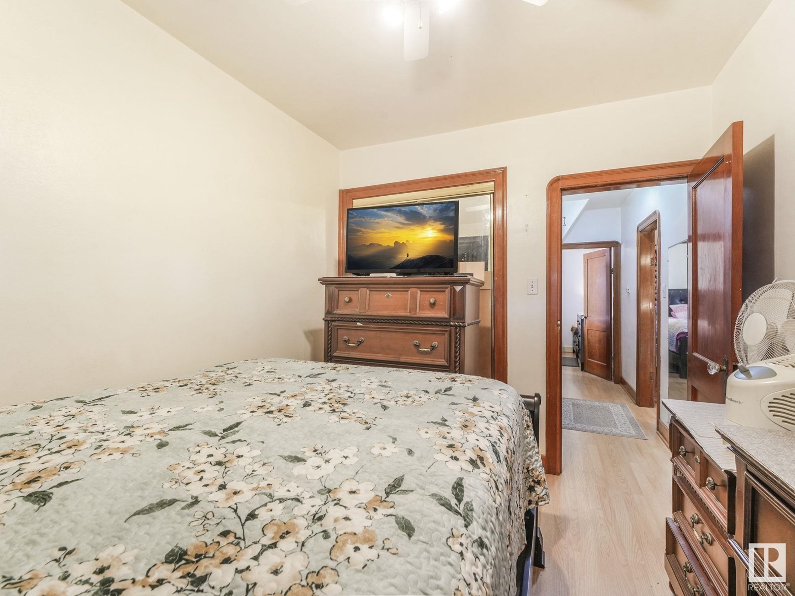 Property at 11825 70 Street NW NW image 3