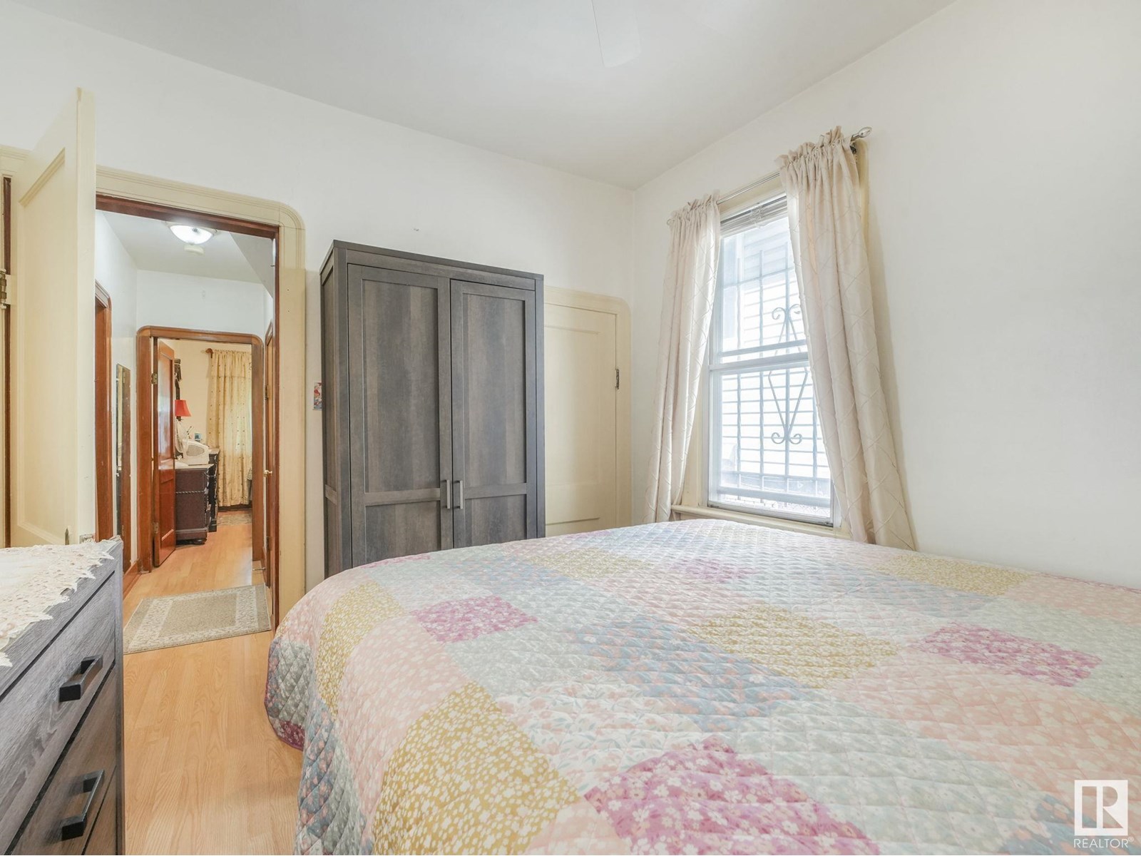 Property at 11825 70 Street NW NW image 5