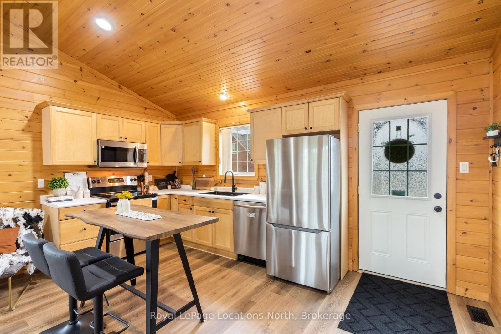 Property at 15 MADAWASKA TRAIL image 5