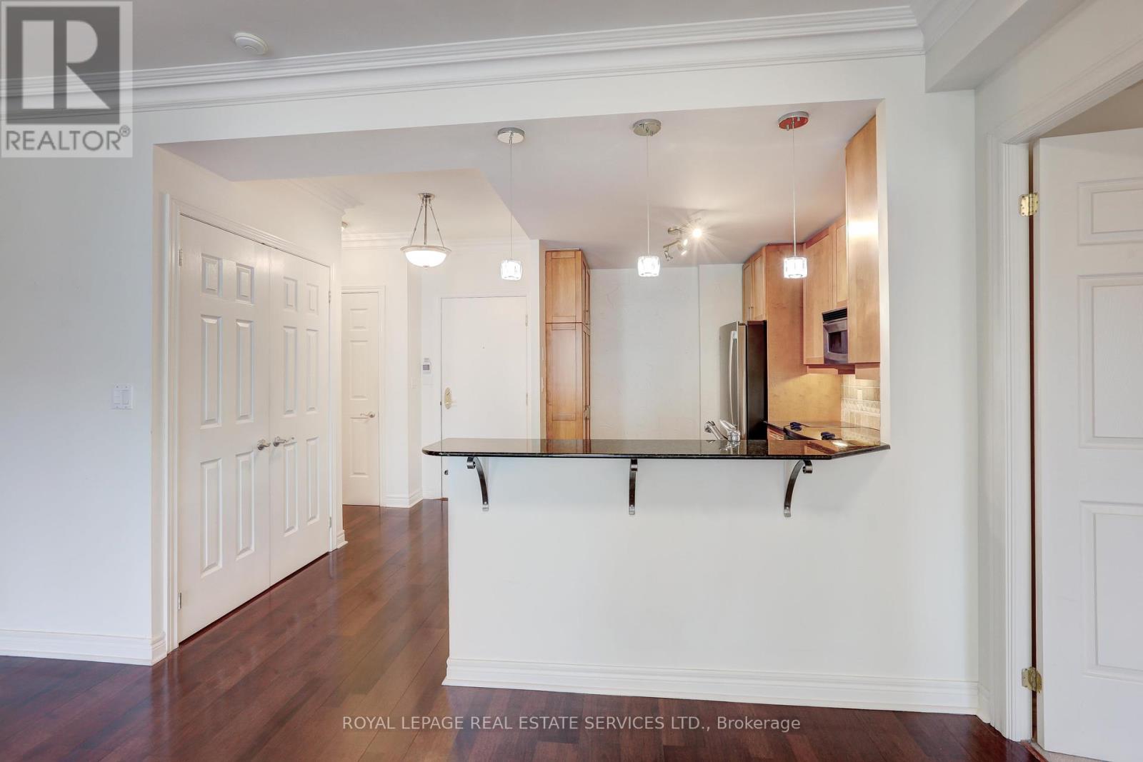303 - 3085 Bloor Street W, Toronto, Ontario  M8X 1C8 - Photo 10 - W12158567