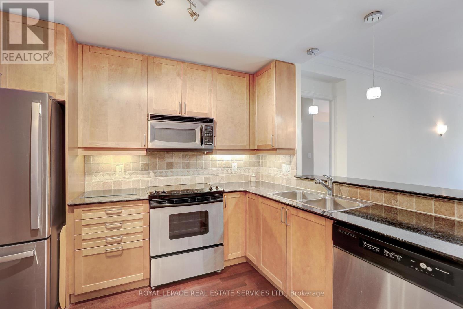303 - 3085 Bloor Street W, Toronto, Ontario  M8X 1C8 - Photo 8 - W12158567