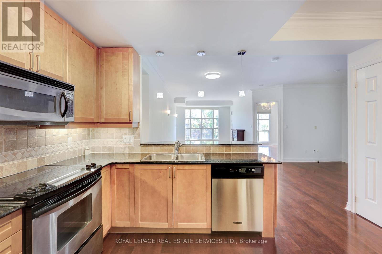 303 - 3085 Bloor Street W, Toronto, Ontario  M8X 1C8 - Photo 6 - W12158567