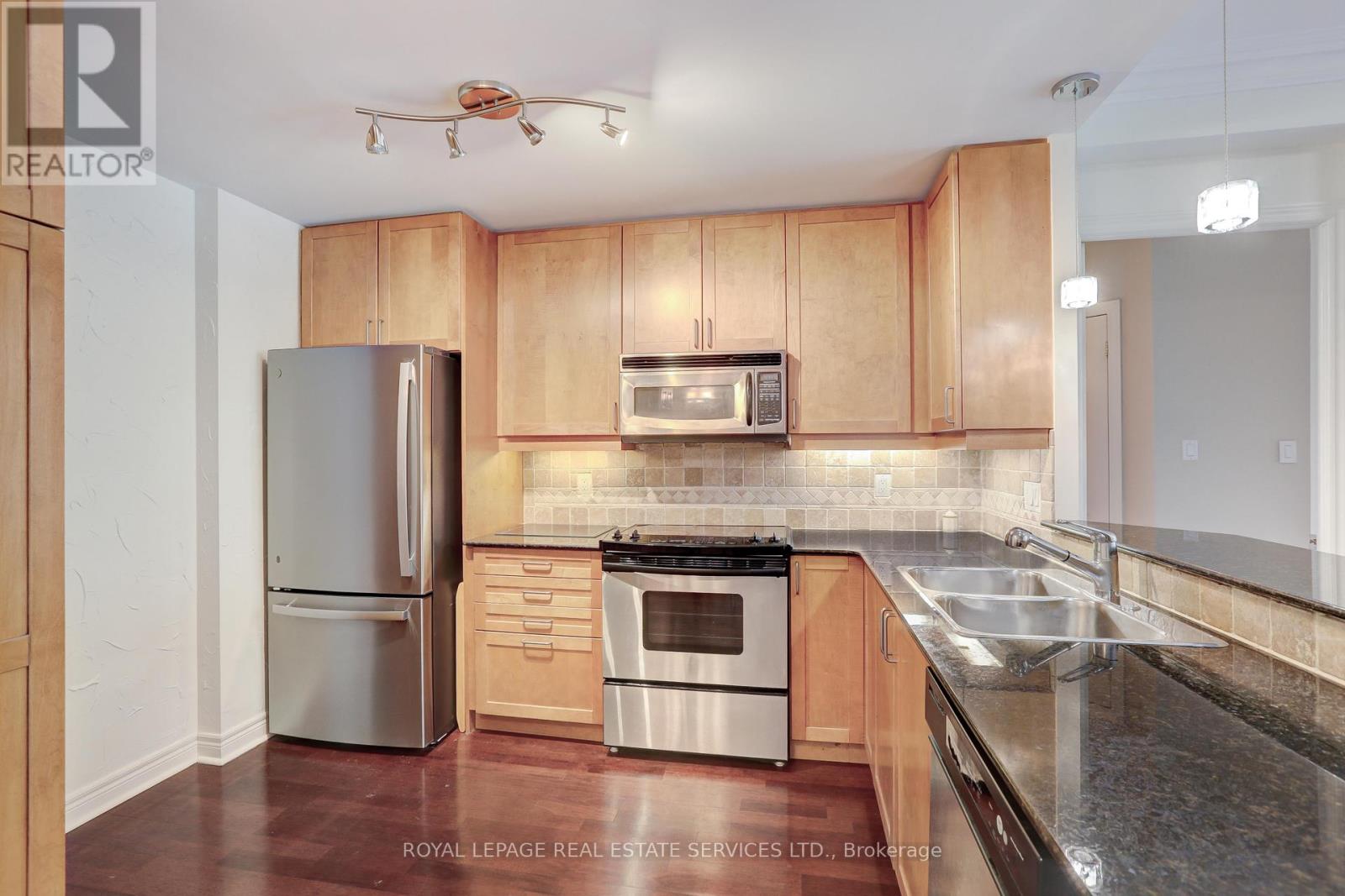 303 - 3085 Bloor Street W, Toronto, Ontario  M8X 1C8 - Photo 9 - W12158567