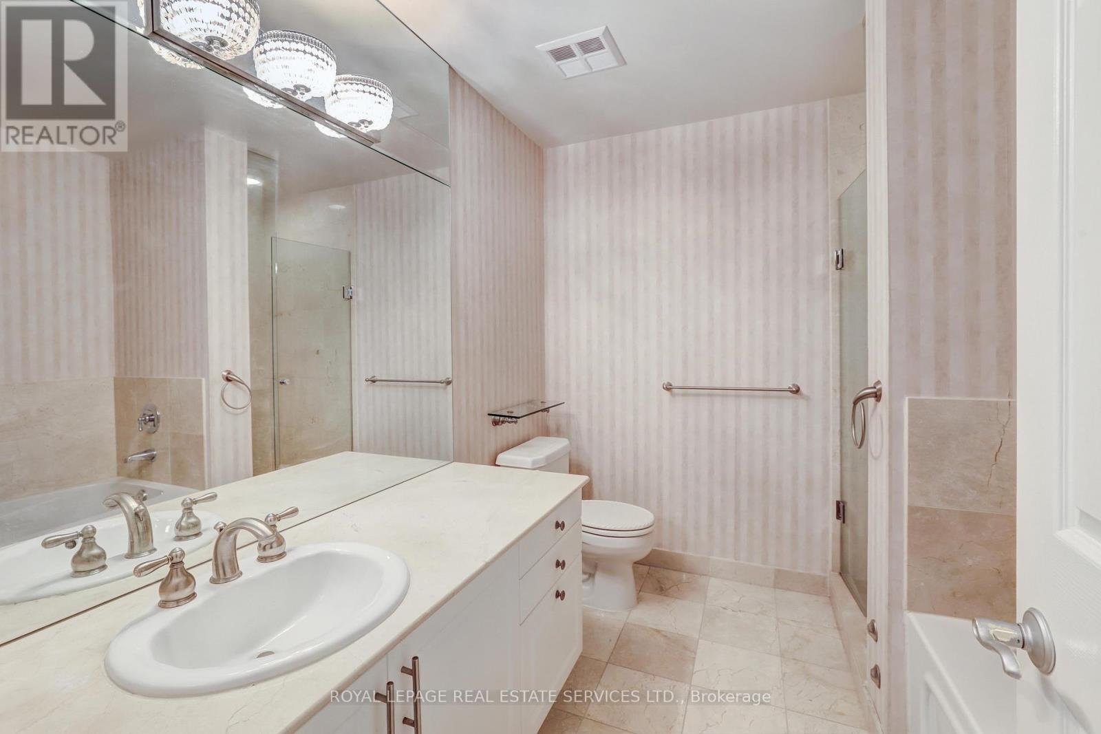303 - 3085 Bloor Street W, Toronto, Ontario  M8X 1C8 - Photo 13 - W12158567