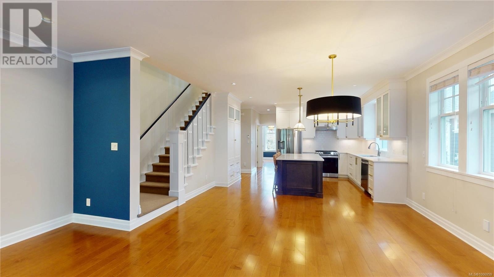 Property at 3 1770 Rockland Ave image 4