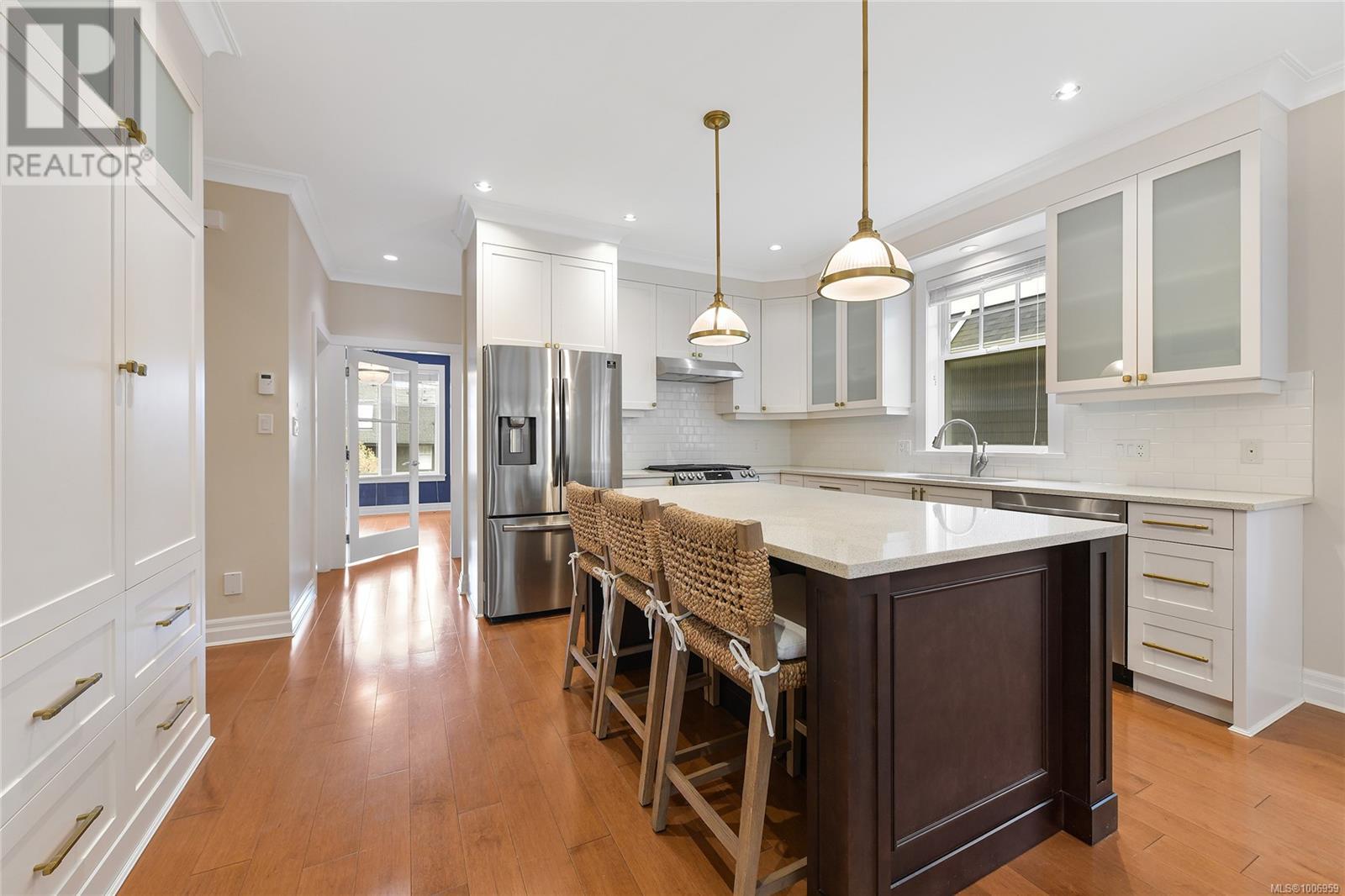 Property at 3 1770 Rockland Ave image 5