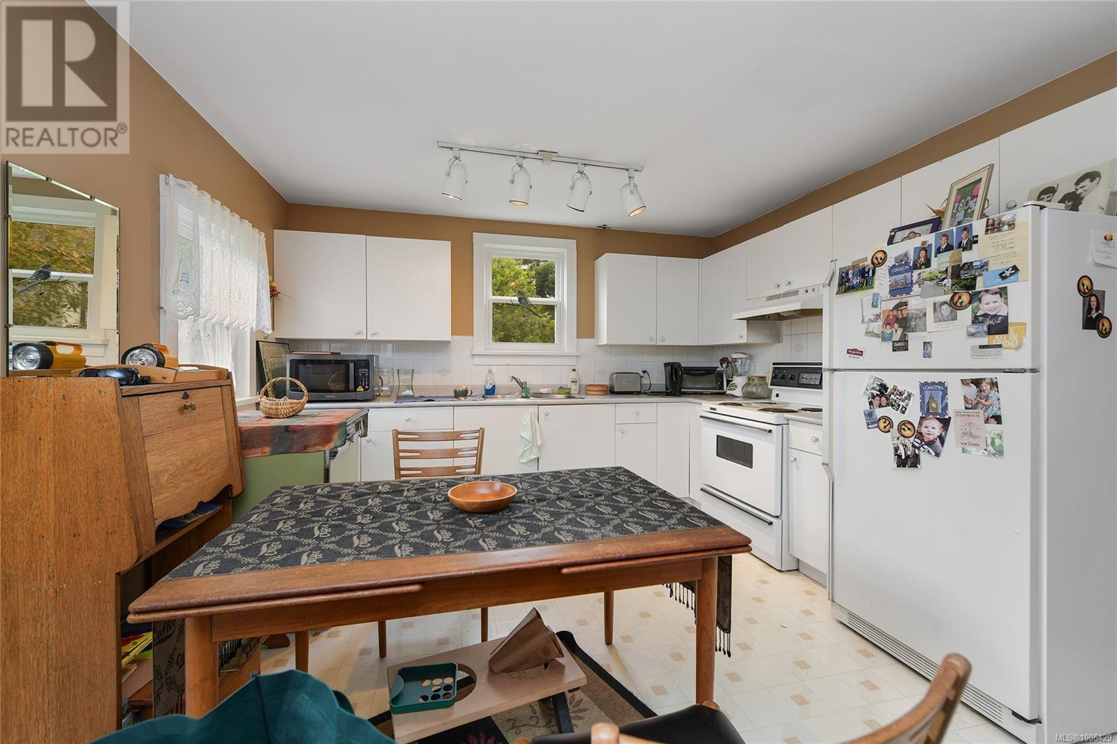 Property at 9632 Seventh St image 3