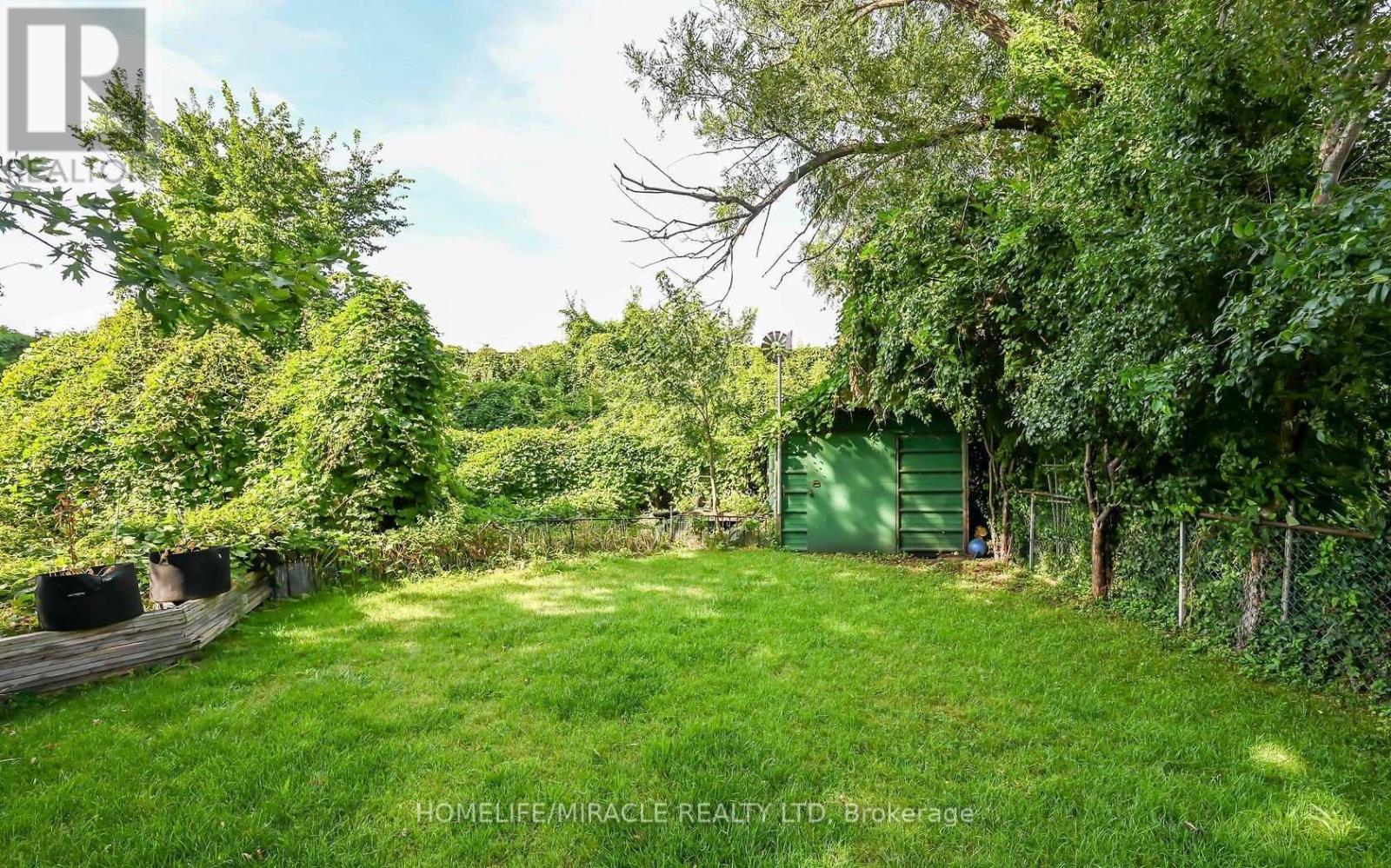 198 Beach Boulevard, Hamilton (Hamilton Beach), Ontario  L8H 6V9 - Photo 7 - X12070373