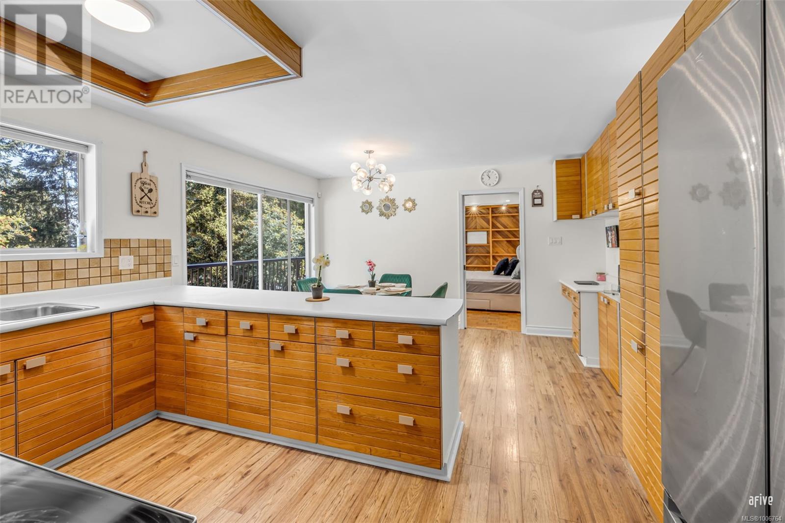 Property at 5540 Oceanview Terr image 3