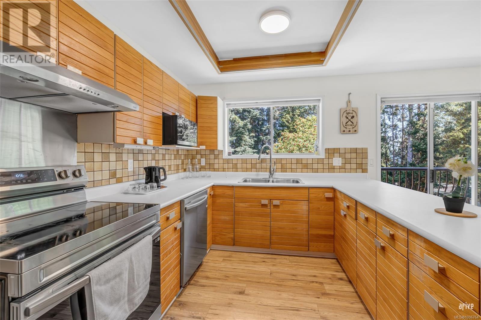 Property at 5540 Oceanview Terr image 2