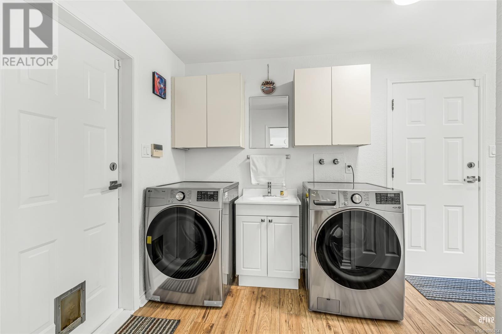 Property at 5540 Oceanview Terr image 4