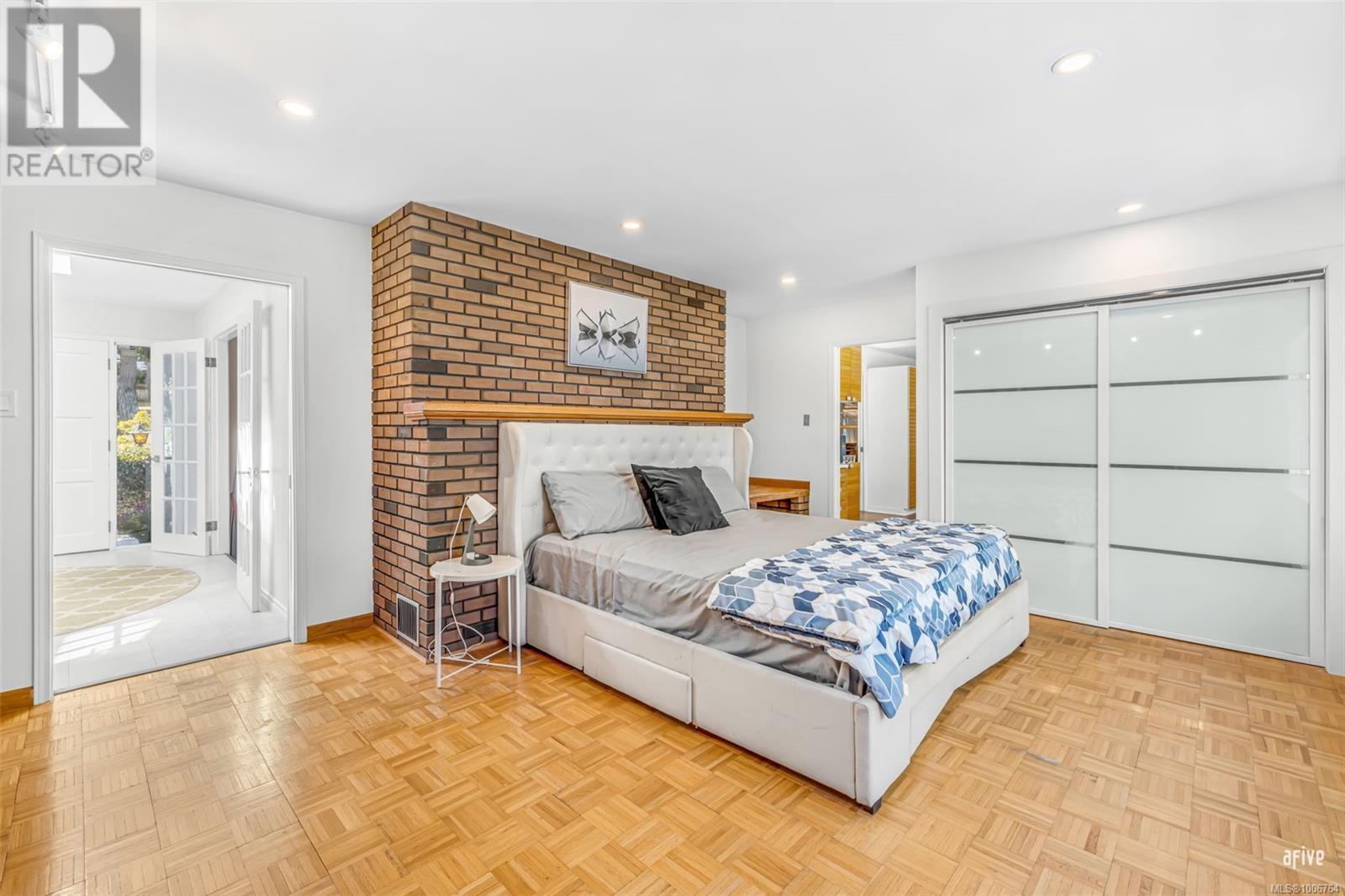 Property at 5540 Oceanview Terr image 5