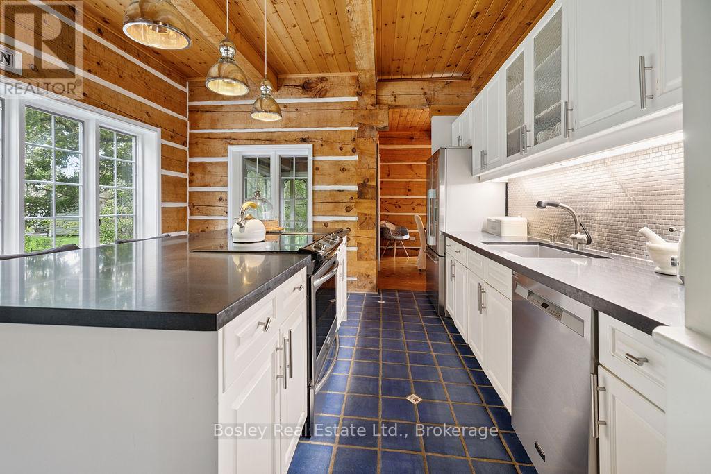118 Heritage Drive, Blue Mountains, Ontario  L9Y 0M6 - Photo 6 - X12273386
