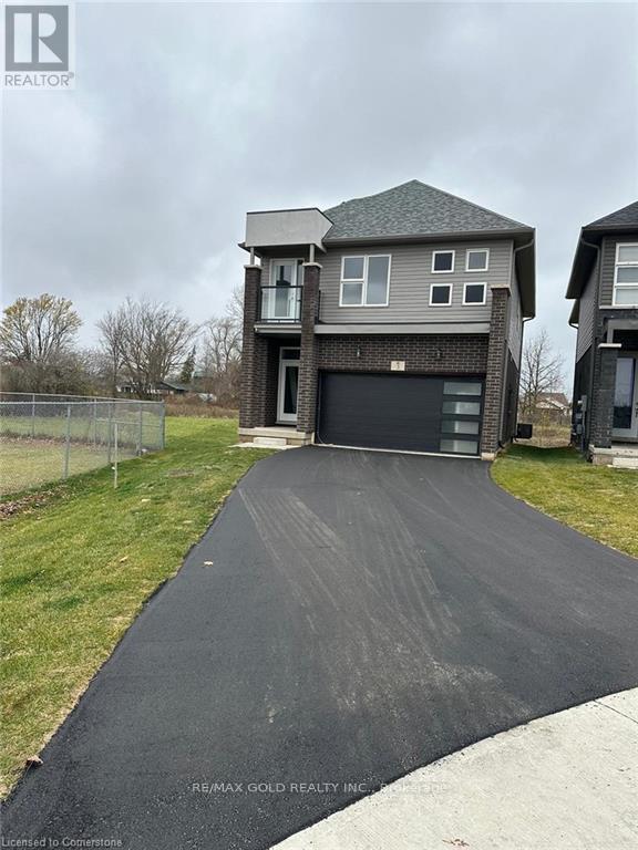 3 Caroline Street, Welland, Ontario  L3B 0J8 - Photo 2 - X12264945